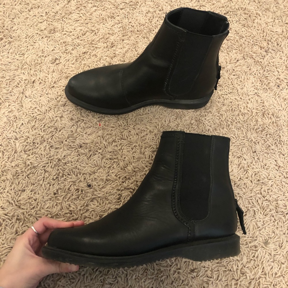 BLACK DR. MARTENS